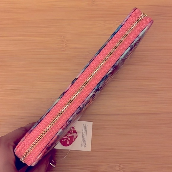 Brand New "I Love Lucy" Best Friends Graphic Colorful Wristlet Zip Around Wallet - Picture 9 of 15